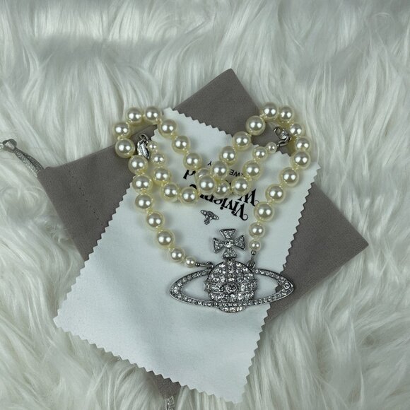 Vivienne Westwood Pearl and Silver Necklace - Picture 6 of 10